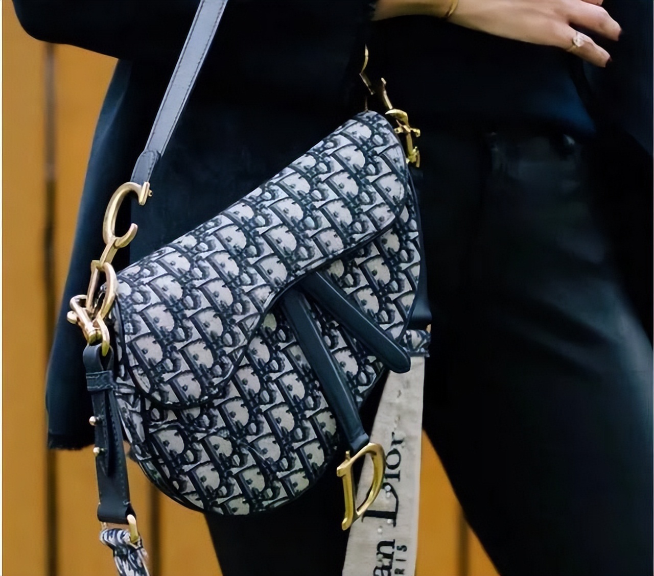 马鞍包值不值,马鞍包要下架吗