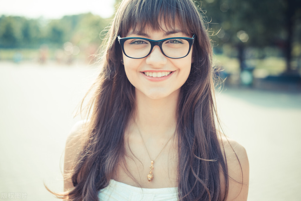 什么动作减副乳最快,睡前一个动作减掉副乳