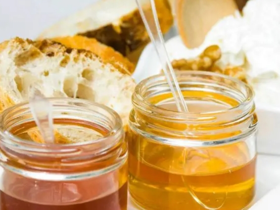 蜂蜜什么时候喝最好早上还是晚上,正常喝蜂蜜在哪个时间喝好