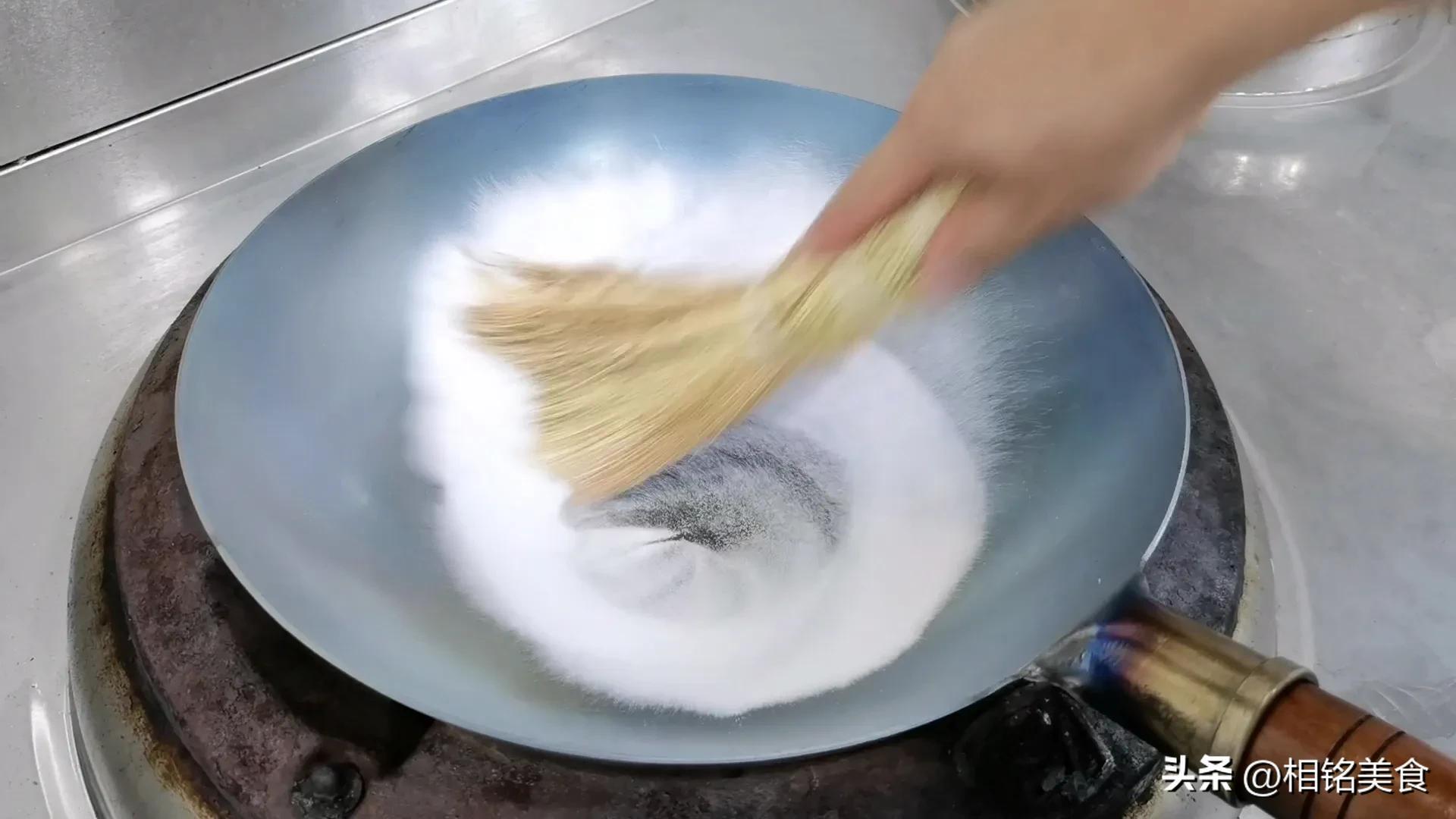 新铁锅怎样开锅小妙招视频,不粘锅的铁锅最佳开锅方法