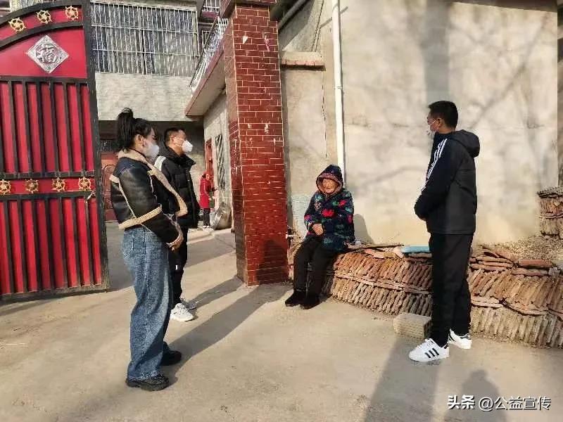 疫线温暖热心市民送口罩助力战疫,抗疫一线有温暖也有力量