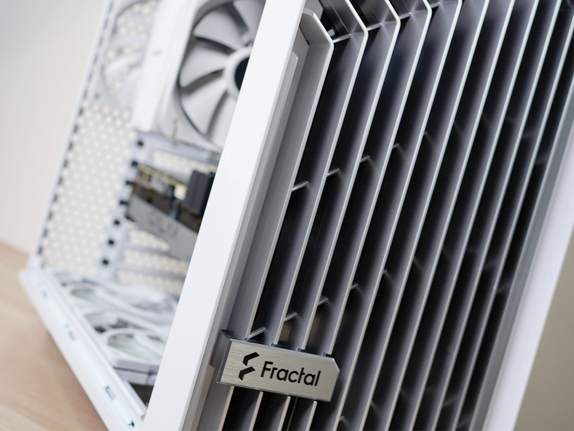 白银经典配色，最强风冷组合，能玩老头环，也是生产力的PC主机