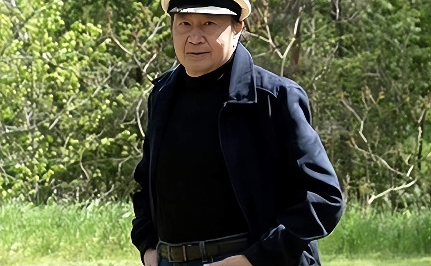 知名播音王子81岁还坚持做网红！皮肤松弛显沧桑，移民国外多年