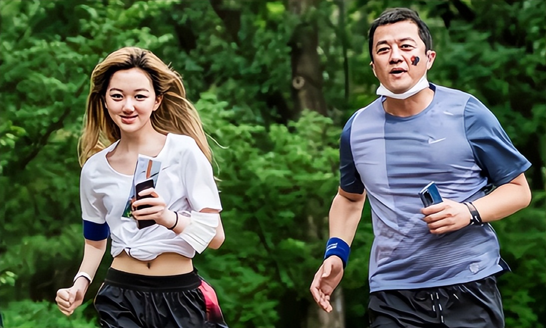 47岁王菲为何看上37岁的谢霆锋,为什么谢霆锋对王菲情有独钟