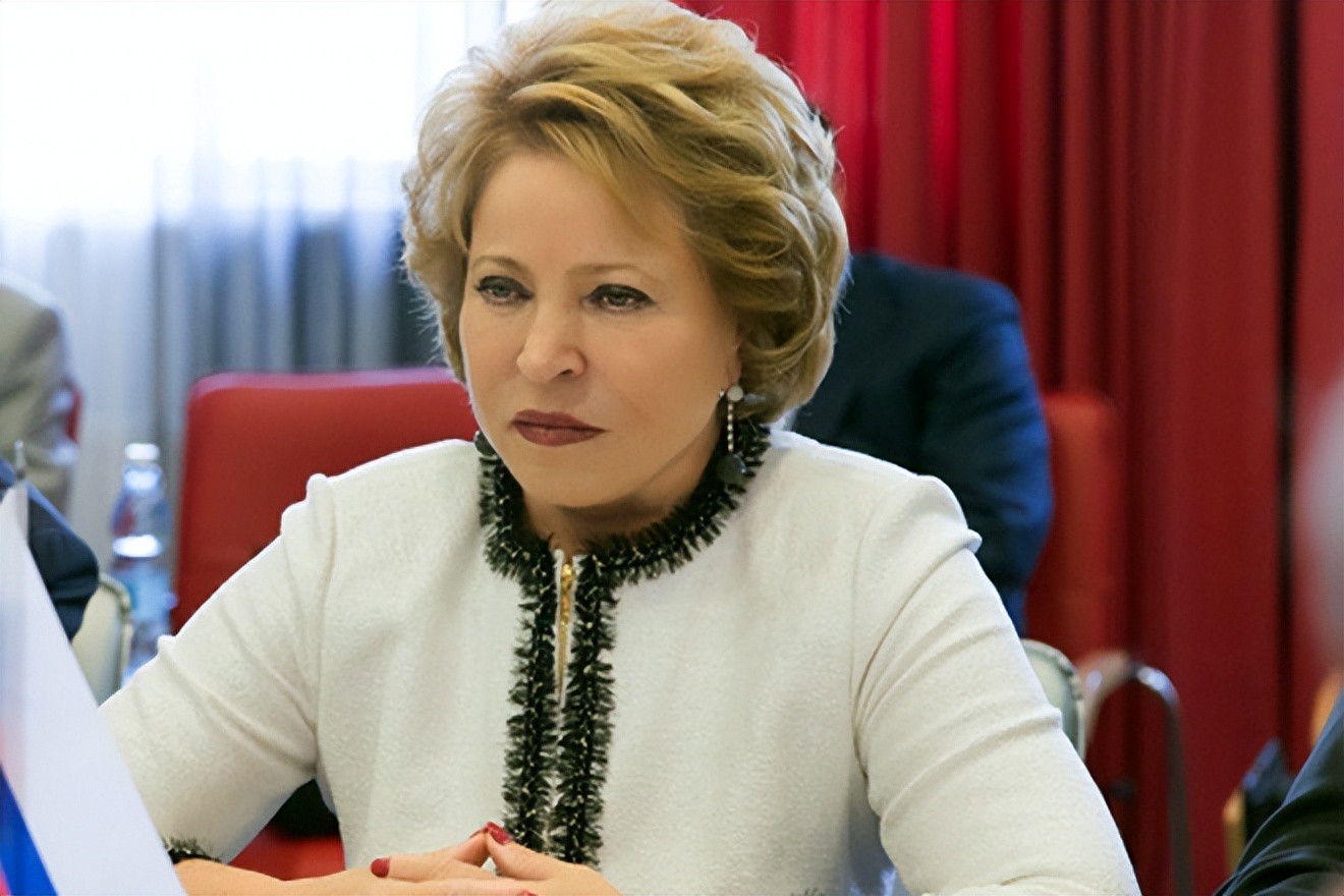 耶伦专机抵达北京,耶伦降落机场访华视频