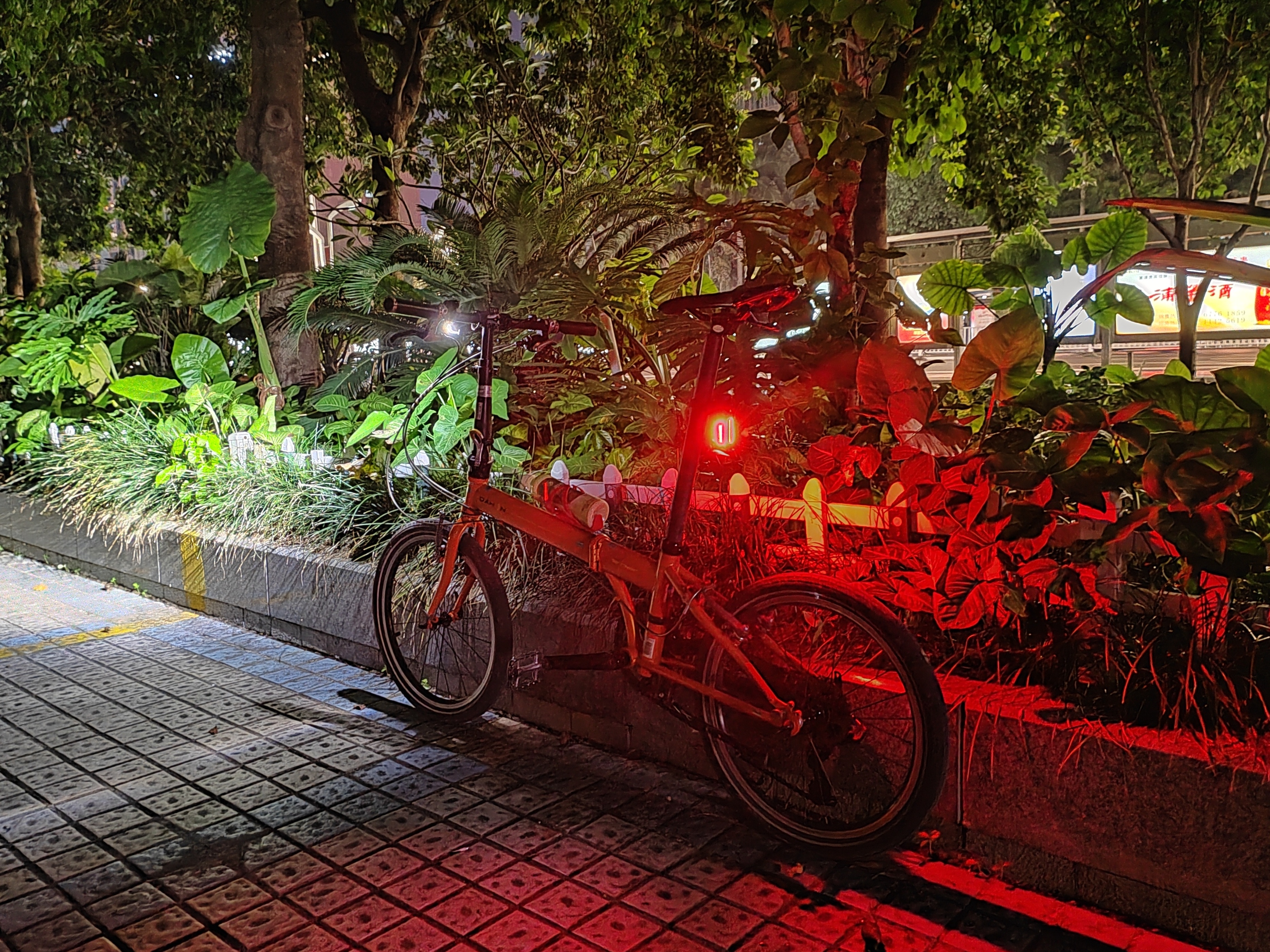 迈极炫seemeedv测评,迈极炫尾灯行车记录仪一直闪白灯