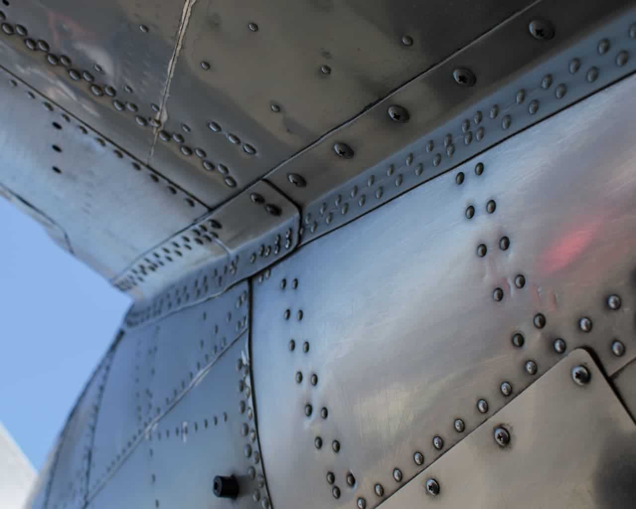 飞机为什么用铆接不用焊接,为什么飞机不用焊接而是用铆接