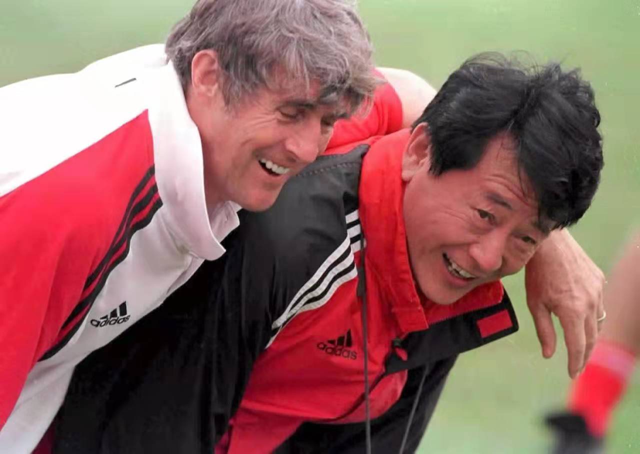 李明把张效瑞铲伤被米卢放弃,02年世界杯米卢为什么弃用李明