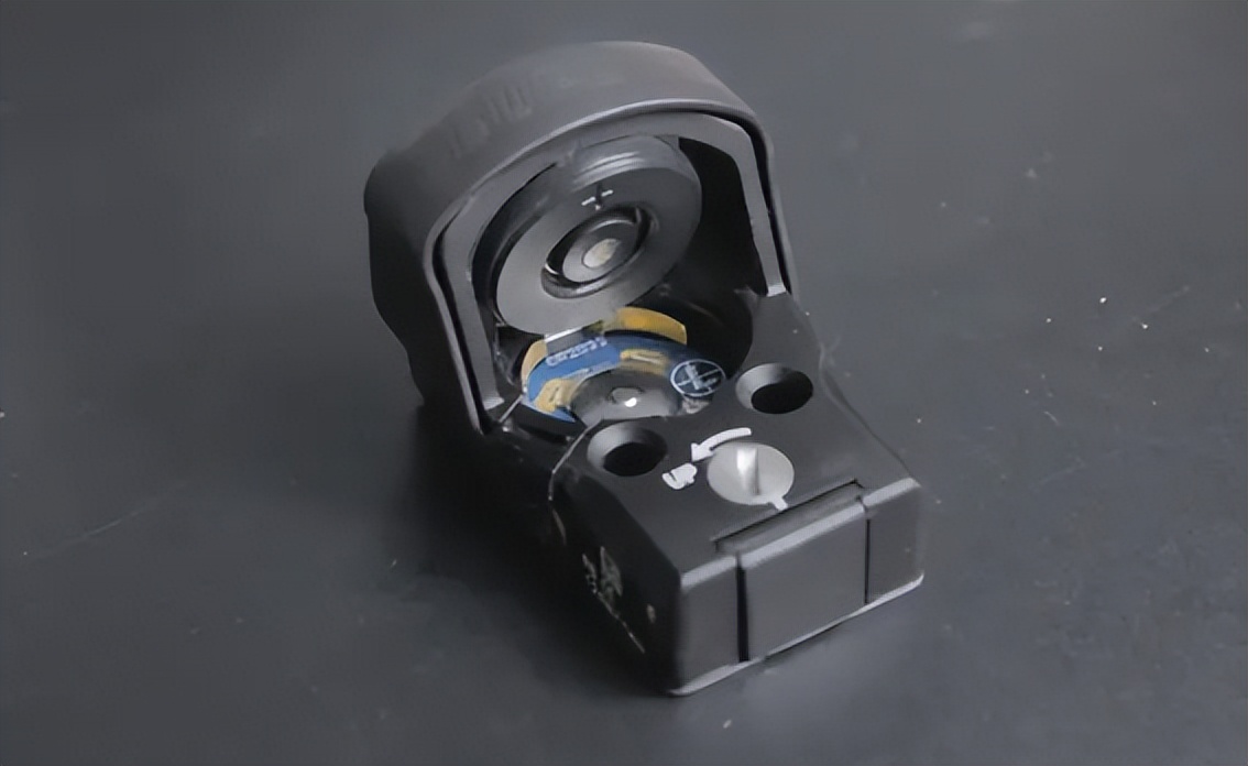 新老红点：TrijiconRMR与LeupoldDeltaPointPro对比