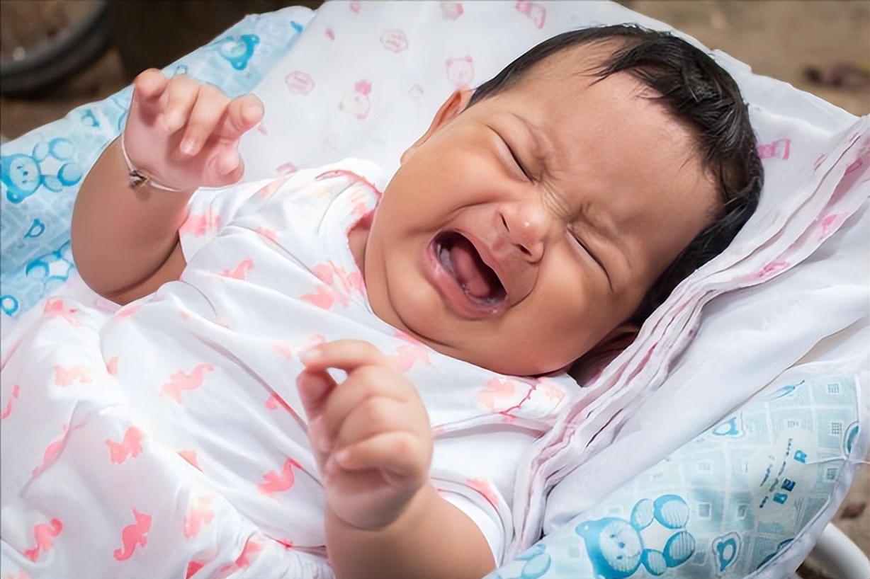 宝宝总闹情绪怎么办,宝宝爱哭闹怎么应对