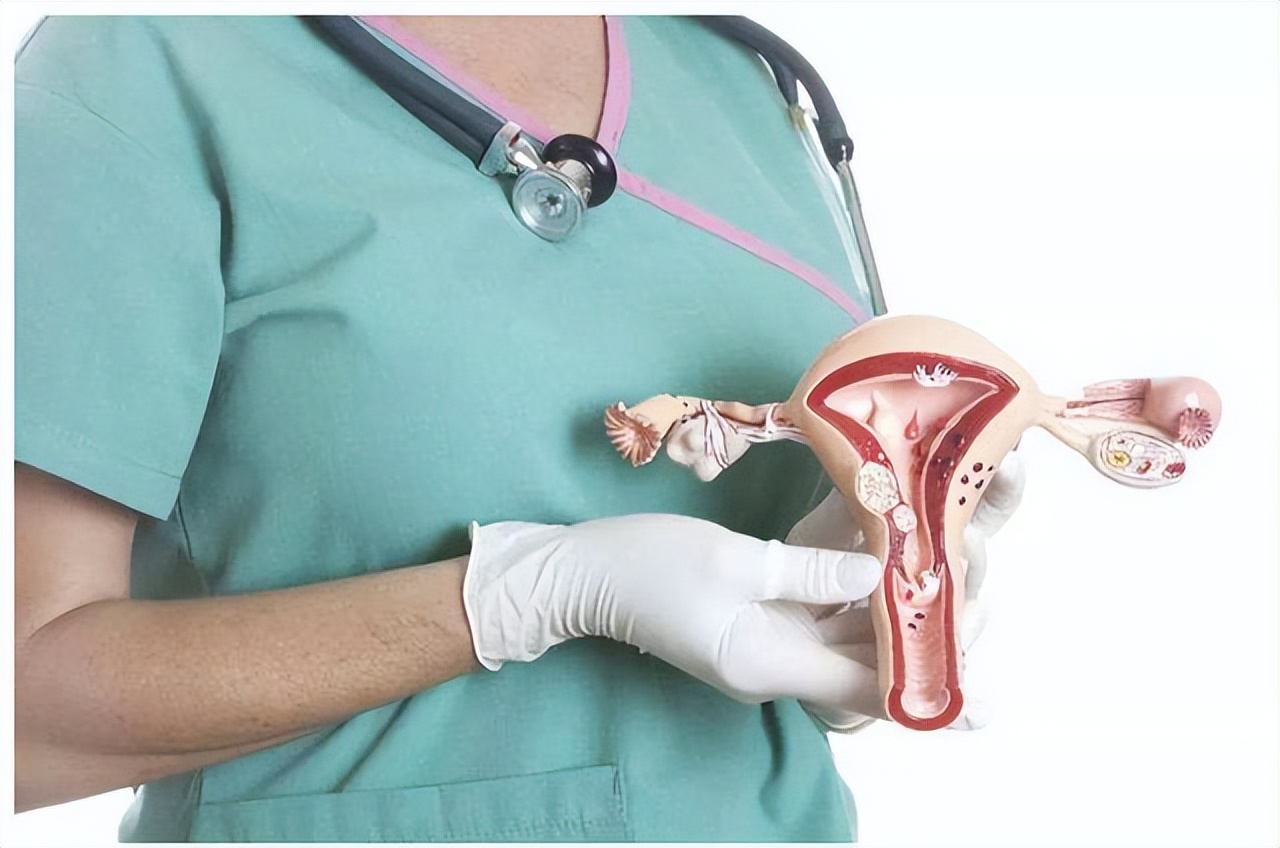 女生来例假时，突然流出的一股血块，是身上的肉吗？看完涨知识了