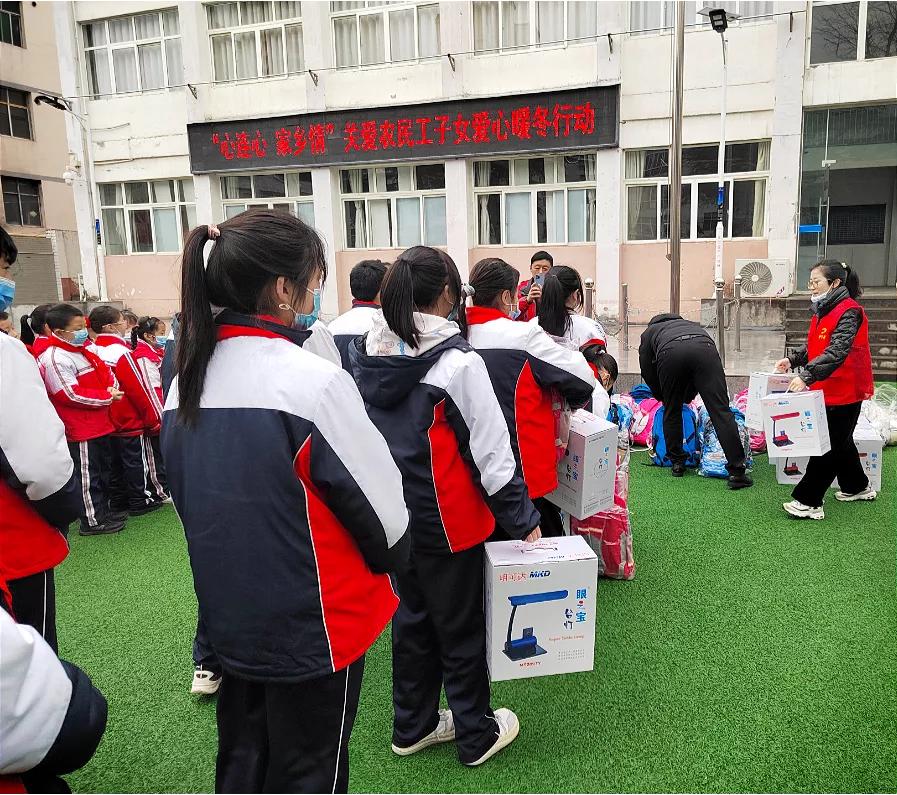 关爱留守儿童暖冬公益行,走进校园关爱留守儿童活动
