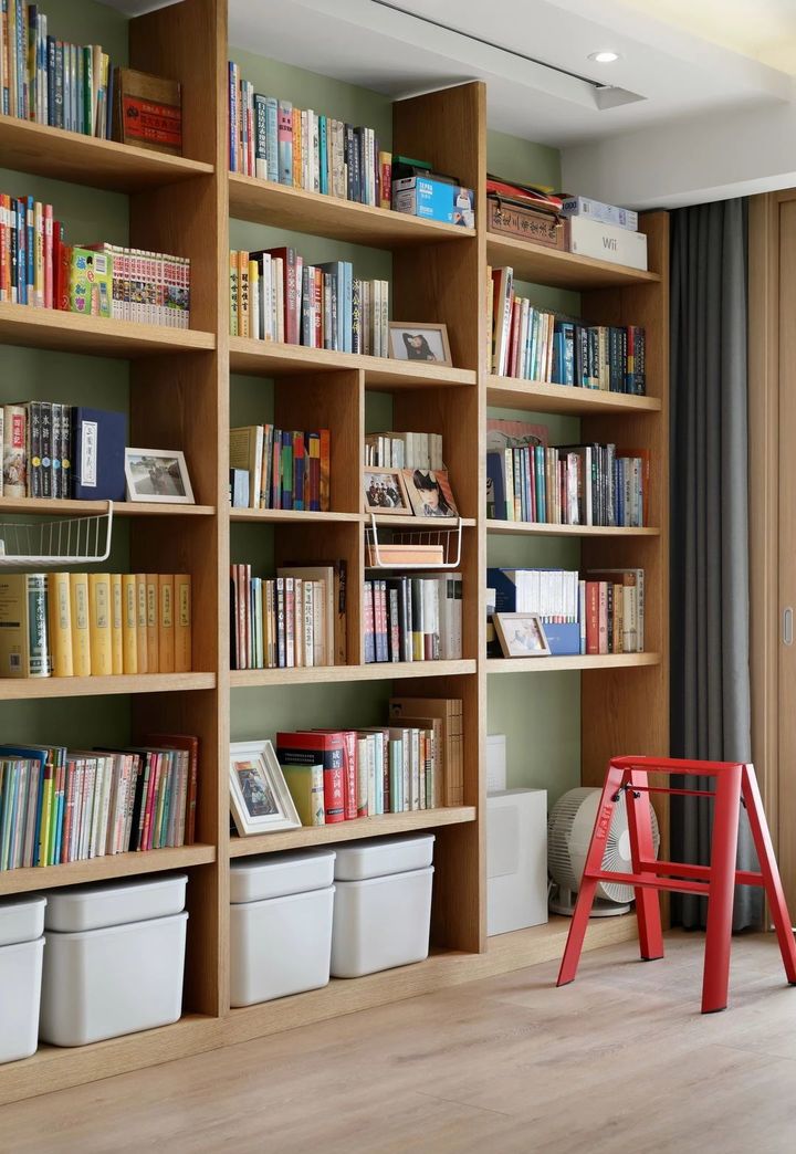 安排个书架墙，是家里最好的不动产，如此看来，完全没必要空间房