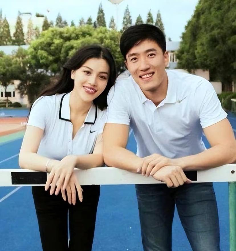 刘翔成为世界冠军的艰苦历程,世界冠军刘翔现在干什么呢