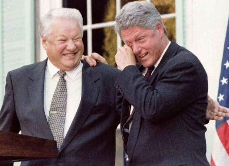 俄新书爆料：瞒着希拉里，叶利钦曾安排克林顿在克宫洗手间喝酒