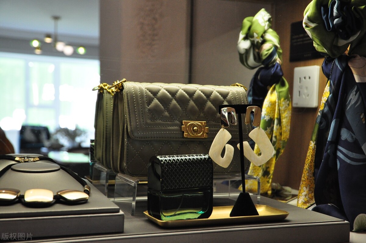 在平台上卖假奢侈品会怎么样,奢侈品涉假