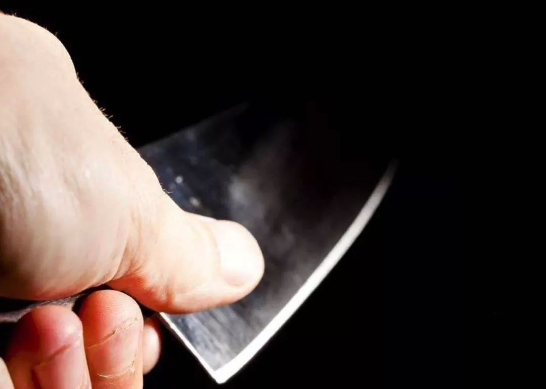 男子强奸他人获刑8年,因强奸罪获刑3年男子出狱