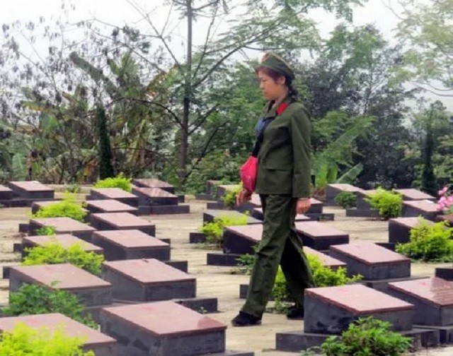 对越自卫反击战，前线战士都爱抽什么烟？女兵抽烟是为了“帮忙”