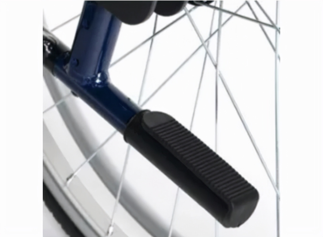 老年人专用轮椅怎么挑选,如何给老人挑选手动轮椅