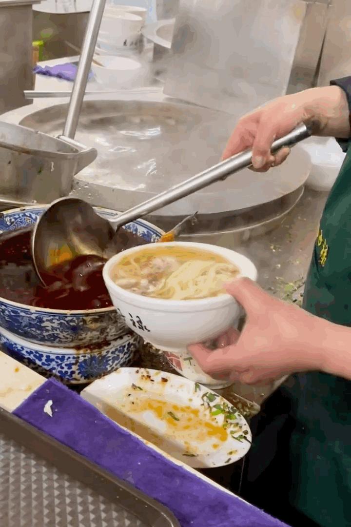 兰州的牛肉面把南方人彻底征服了,一碗面唤醒兰州人的记忆