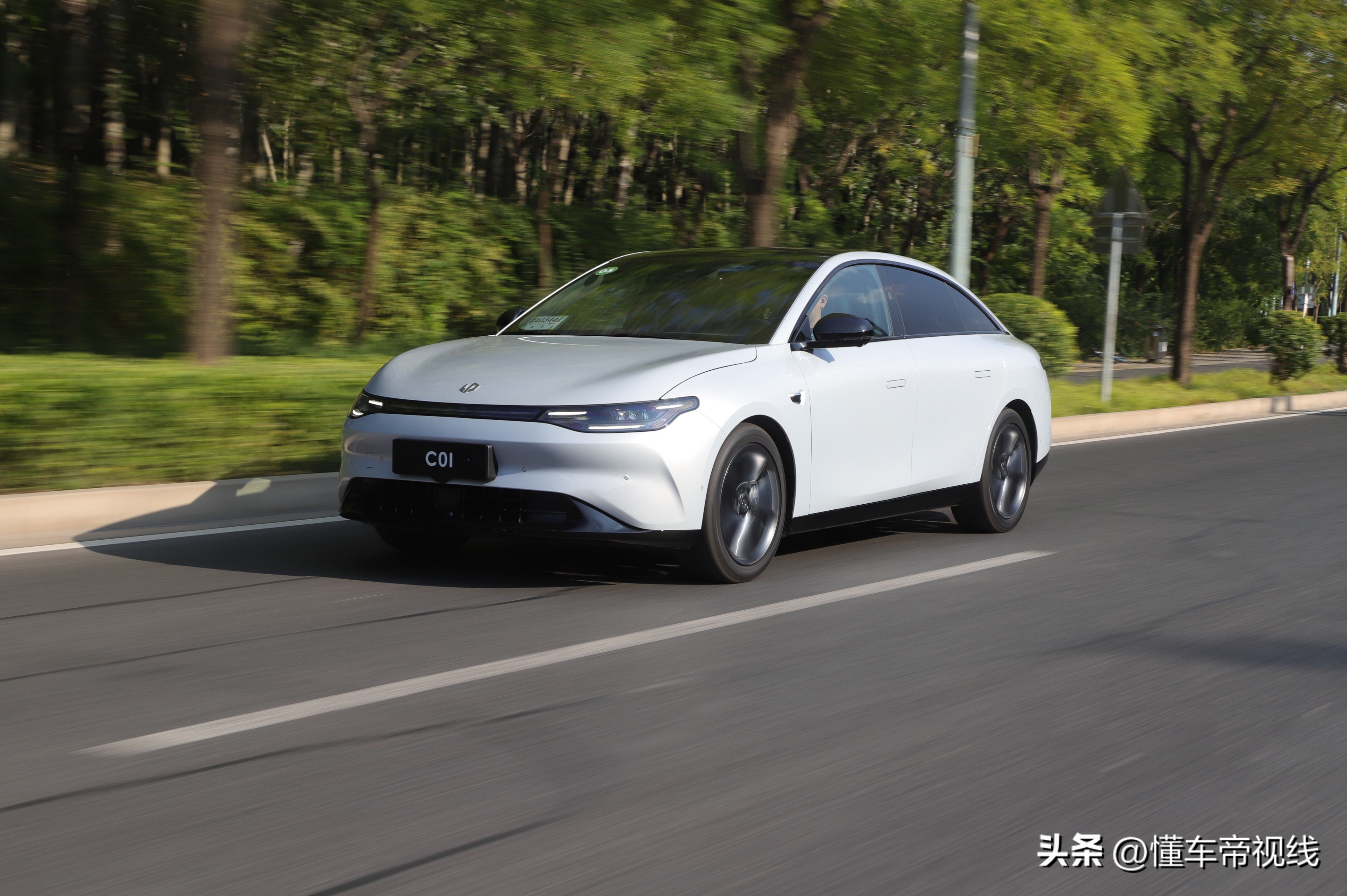 零跑c01的最新试驾视频,试驾零跑c01四驱高性能版