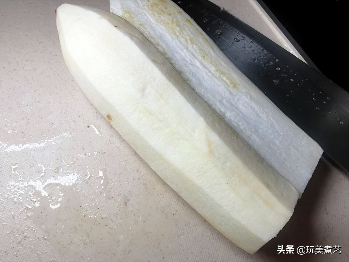 茄子这样做出来口感味道都很棒 (下饭软糯茄子)