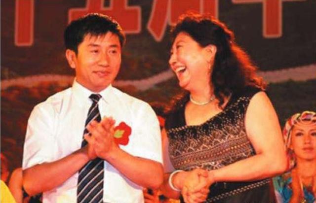 “万里大造林”的*相贵陈**：开悍马花182万买手机号，08年成阶下囚