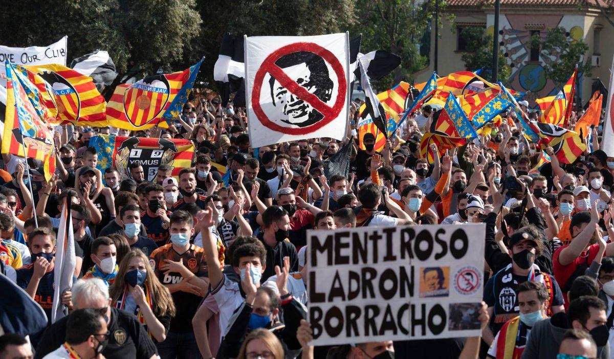 瓦伦西亚对球迷道歉,瓦伦西亚球迷被骂