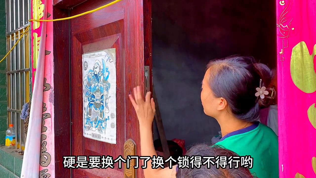 门锁被风吹得咣咣响怎么办,智能门锁被风吹