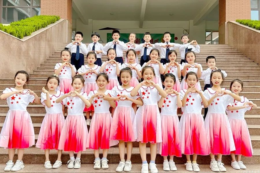 六一儿童节花儿与少年,六一儿童节花儿向阳开