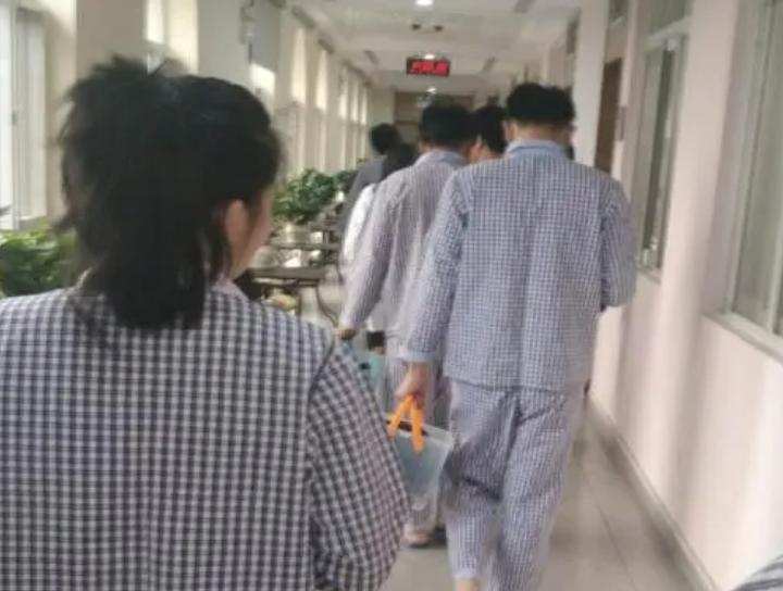 00后女孩“出*身卖**体”赚快钱，一次9000，最终深陷旋涡