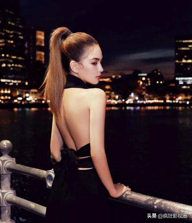 昆凌海边秀身材,昆凌晒扎马尾照片