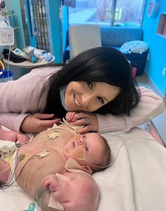 美国婴儿女孩,美国女婴身体患绝症