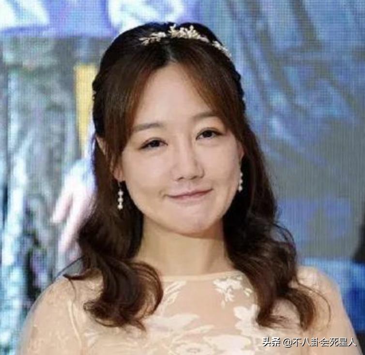 发腮堪比毁容的女星,发腮成大方脸