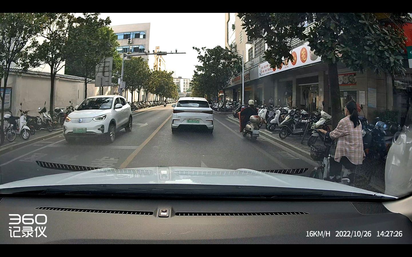 360g900和海康威视c8夜间行车对比,海康威视与360行车记录仪哪个更好