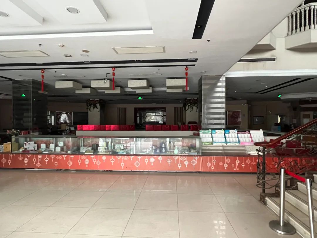 靠卖券出圈开千家门店，这家公司如今一夜全关门