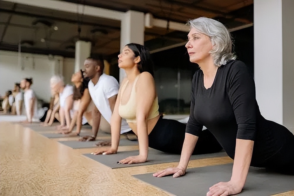 一个刚从瑜伽学习班毕业的教练,瑜伽教练就业前景如何