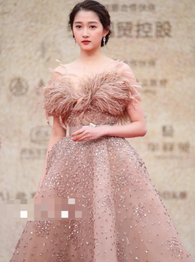 关晓彤瘦背瘦手臂,关晓彤瘦斜方肌