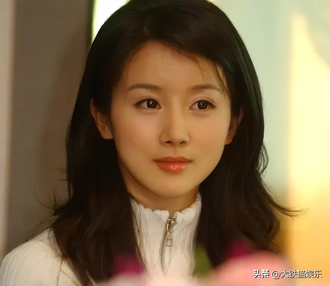 张嘉倪“假屁股”揭露了女星的伪精致，从头假到脚，还有啥是真的