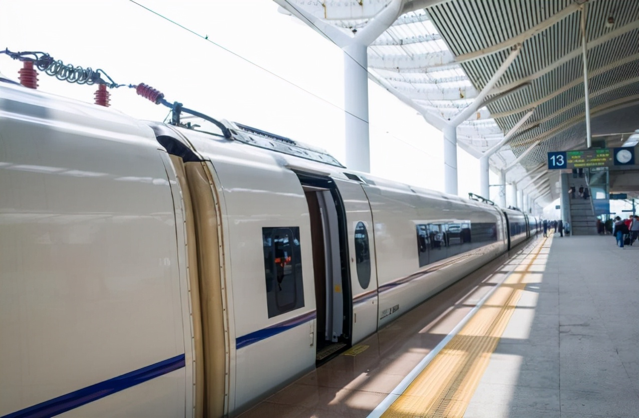 火车座位号为什么没有e,为什么高铁座位有abcdf号