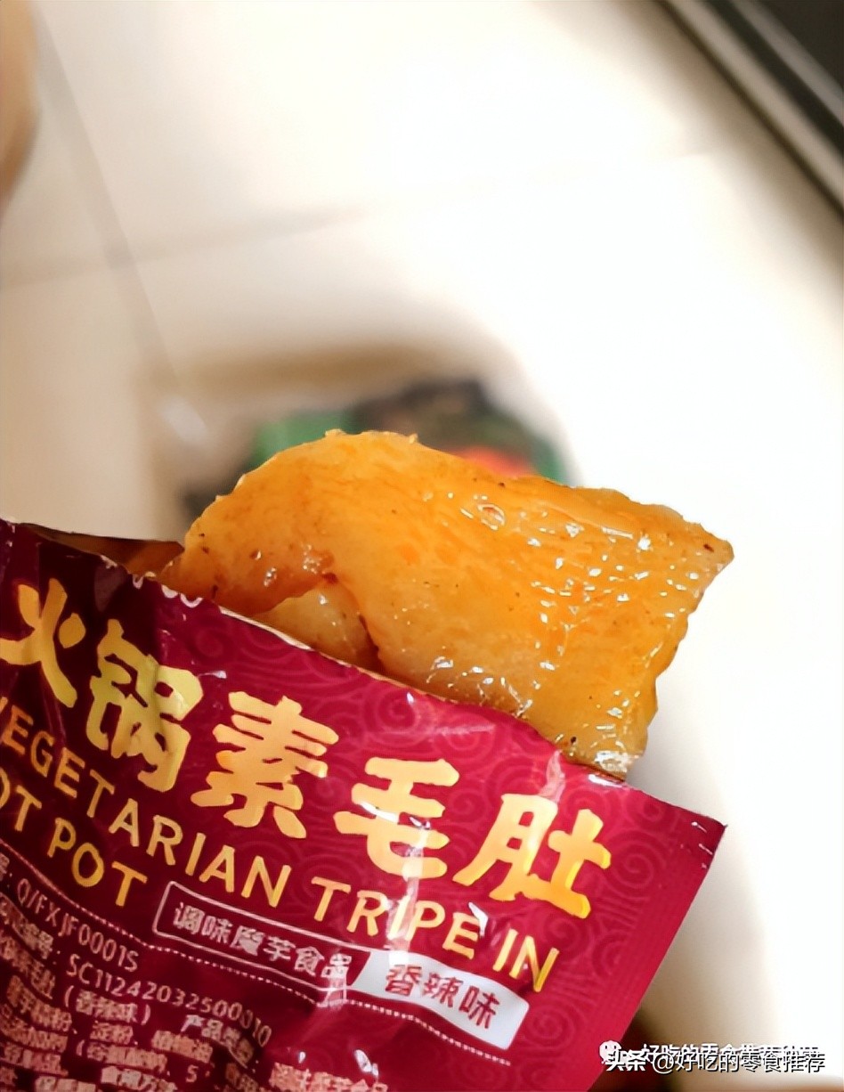 测评王小卤虎皮凤爪零食,王小卤香辣腐竹零食大测评