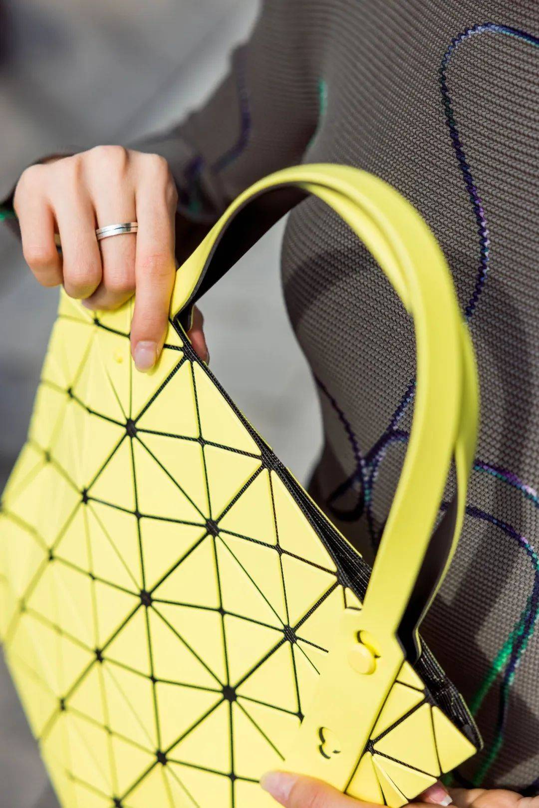 三宅一生水桶包2021,2023年第一只大牌包包