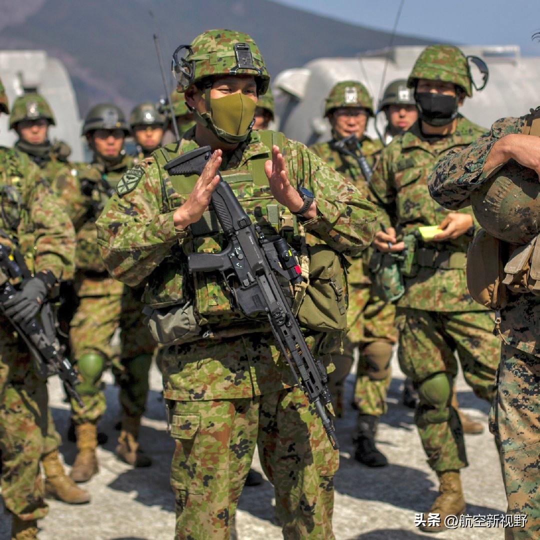 有了自动步枪还需要轻机枪吗,日本20式自动步枪与scar步枪