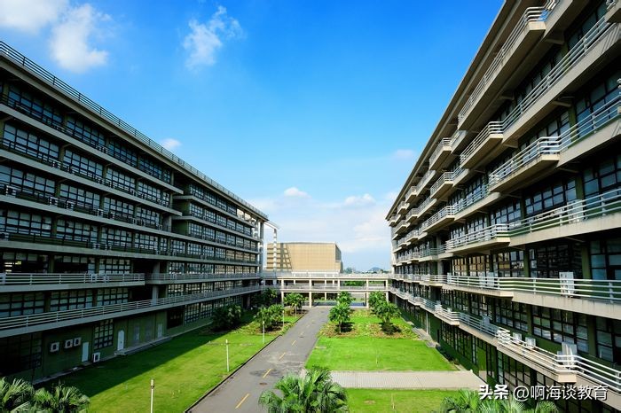 广东工业大学正门石头上被写“二本”，是恶作剧还是真二本