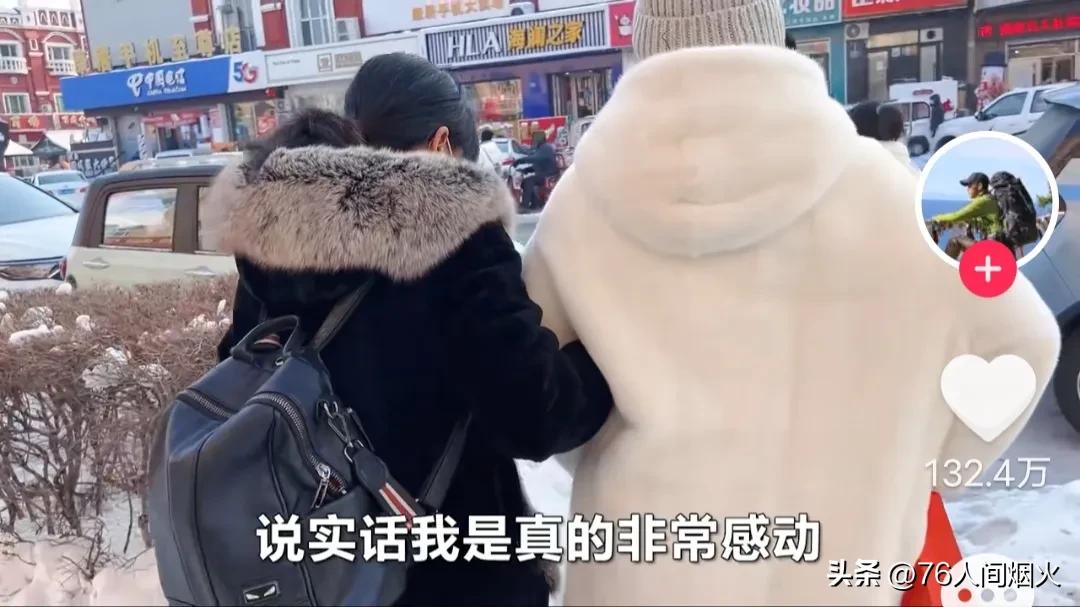 中国小伙在俄罗斯给洋媳妇买礼物,中国女婿带中国礼物回俄罗斯