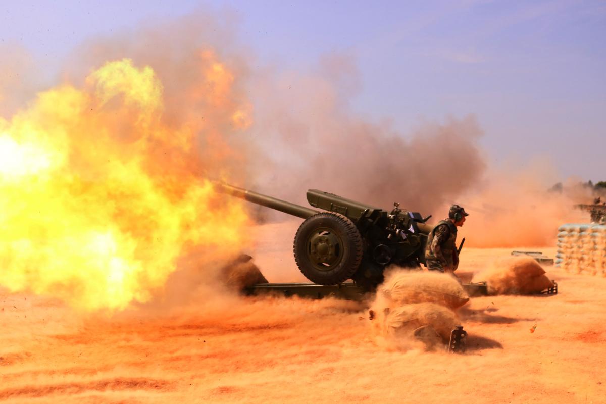 两个兵王叛逃，与一千多军警对峙3天，放大火烧山才将他俩制服！