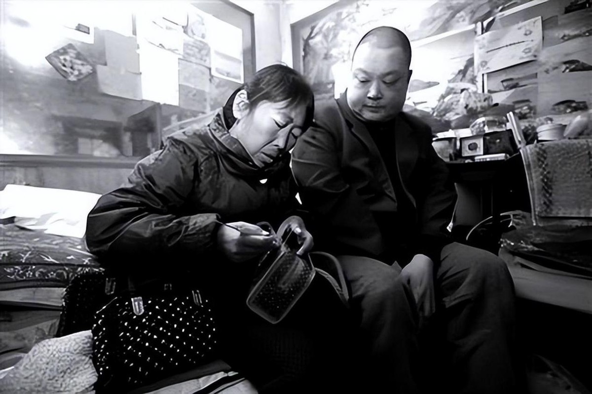 医院假章诈骗,男子刻萝卜章诈骗300亿