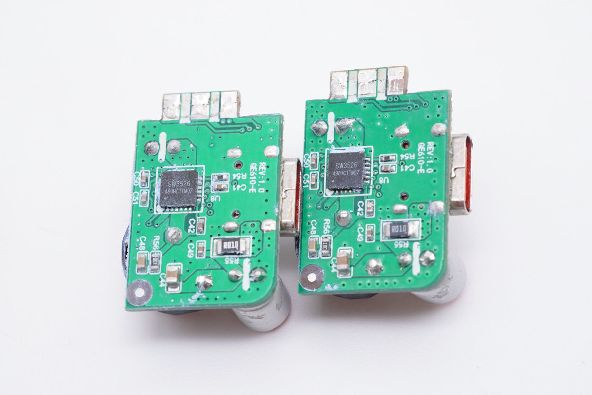 4C1A五个口，总功率达230W，华科生230W桌面充拆解