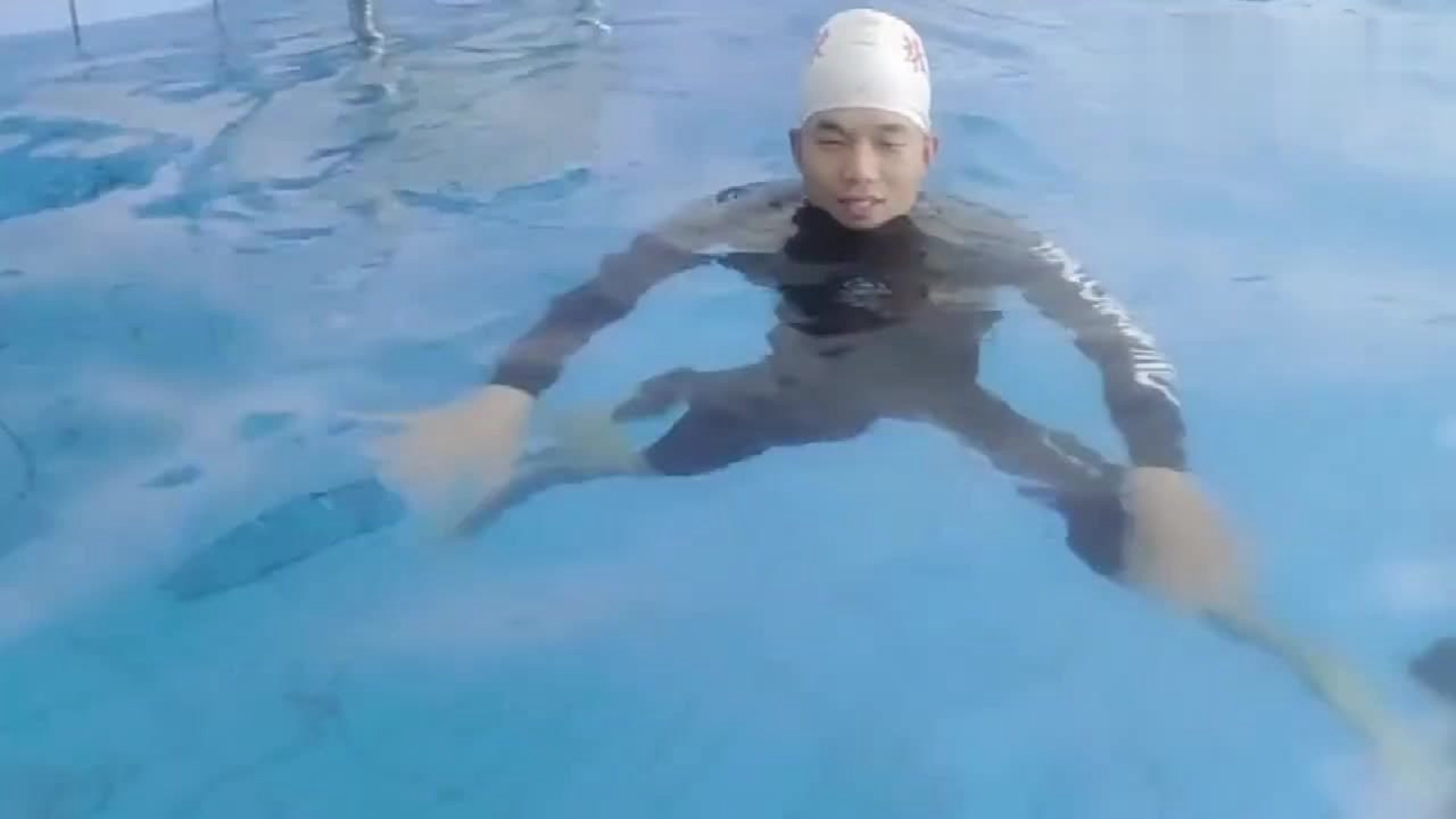 保定五中9：响应号召八中门前游泳，考入深池就靠蛙泳一姿