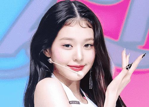 方圆脸剪张元英同款刘海,张元英齐刘海长直发造型